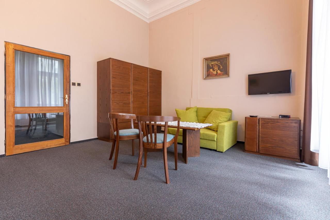 Hotel Slovan Plzen Ngoại thất bức ảnh