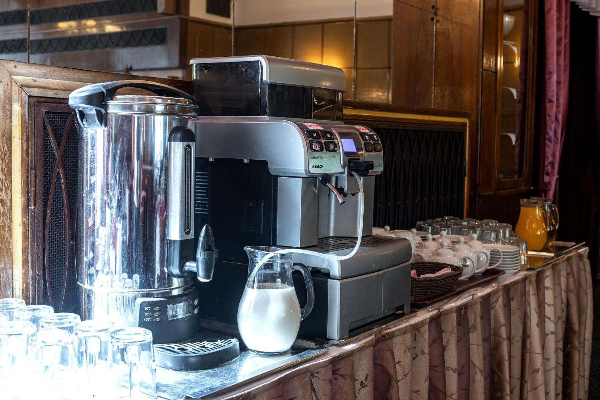 Hotel Slovan Plzen Ngoại thất bức ảnh